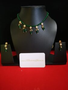 Green-necklace-with-earrings